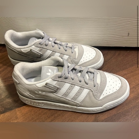 ADIDAS Originals Forum Low Basketball Shoes Size 8. - Picture 2 of 10